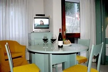 Hotel Antares Self Catering Madonna